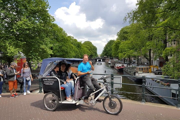 Amsterdam Pedicab Tour: Private 2.5-Hour Rickshaw Ride Through the Historic Center