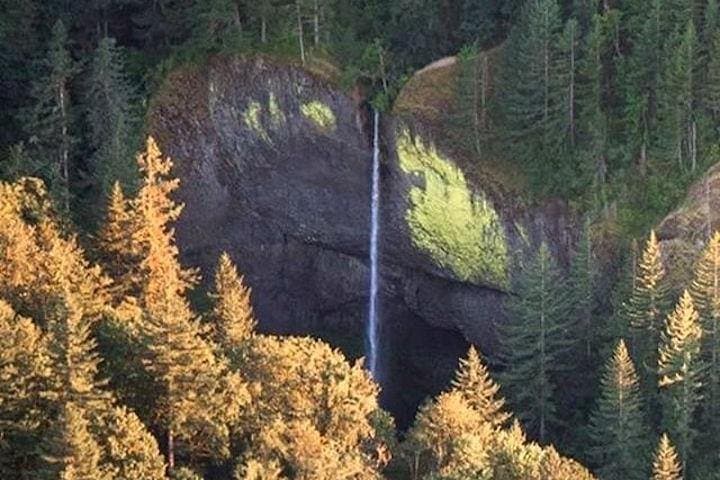 Troutdale Air Tour: 40-Minute Multnomah Falls & Columbia River Gorge Flight photo 5