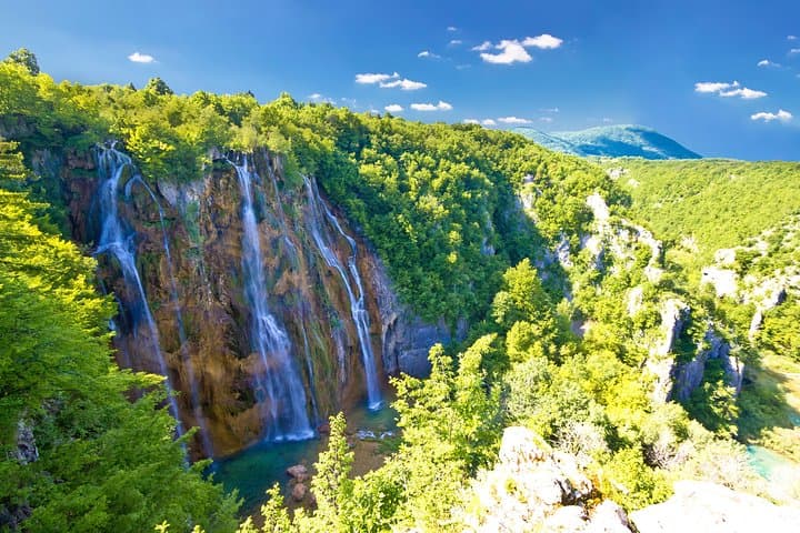 Private Plitvice Lakes Tour: Zagreb to Zadar Transfer with Skip-the-Line Access