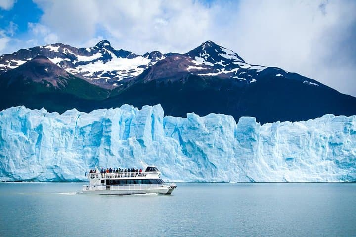 Private Perito Moreno Glacier Tour with Boat Ride — Day Trip from El Calafate photo 2