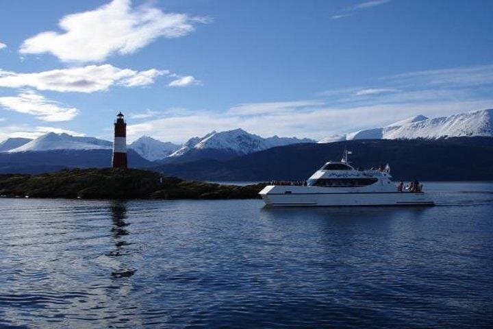 Beagle Channel Catamaran Cruise from Ushuaia: Les Éclaireurs & Sea Lions photo 4