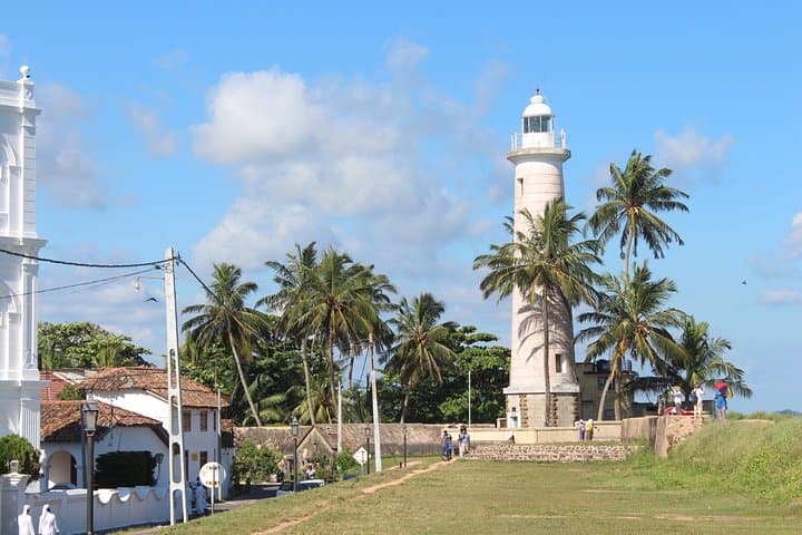 Coastal Train to Galle: 2-Day Cultural & Turtle Tour from Colombo photo 1