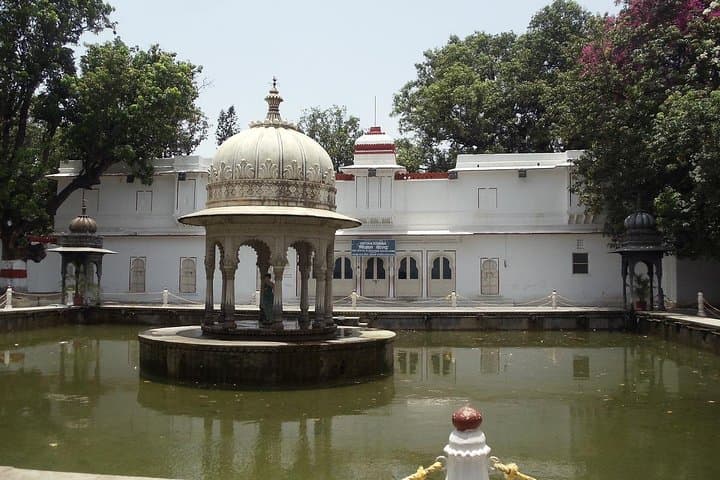 Udaipur Tonga Walk: Guided City Walking Tour with Iconic Tonga Ride photo 2