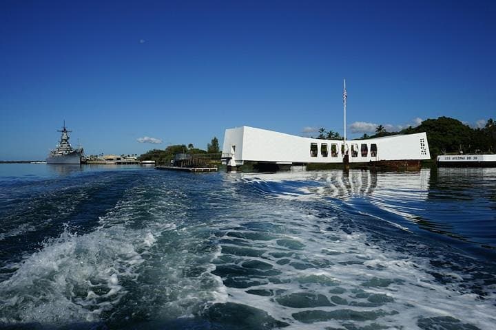 Pearl Harbor & Historic Honolulu Guided Tour with Lunch