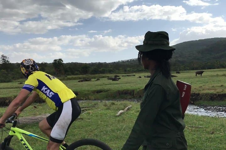 One-Day Walking and Bike Safari in Arusha National Park — Ride Between Volcanoes and Giraffes photo 2