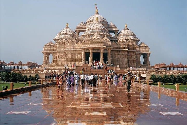 South Delhi Spiritual Tour: Akshardham, Lotus Temple & ISKCON Guide photo 1