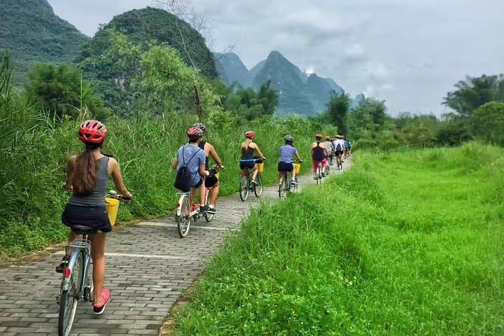 Yangshuo Bike and Bamboo Raft Half-Day Tour: Yulong River Karst Ride photo 1