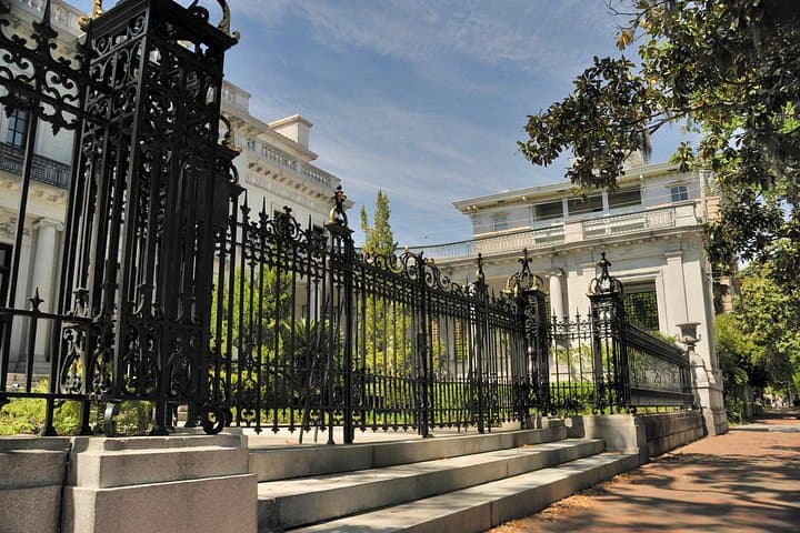 Savannah Stroll: 90-Minute Guided Historic Walking Tour of Savannah's Squares photo 4