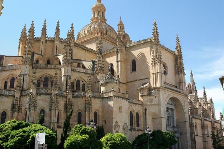 Segovia Day Trip from Madrid by High-Speed Train — Private Guided Tour