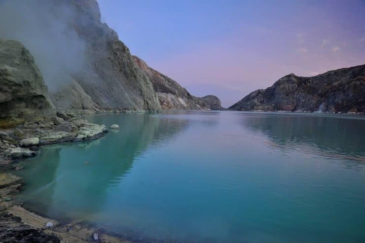 Ijen Blue Fire & Sunrise Trek: Midnight Blue Flames & Sulfur Miner Watch photo 2