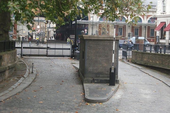 London James Bond Mini Coach Tour: Visit 007 Filming Locations in 4 Hours photo 2