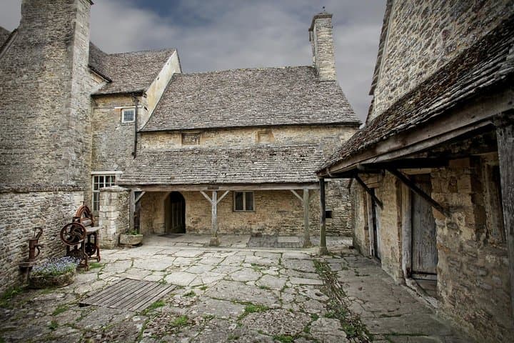 Private Black Taxi Downton Abbey Day Tour from London – Cotswolds Filming Locations