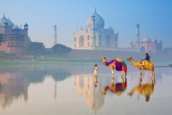 Gatimaan Express Day Trip: Delhi to the Taj Mahal by Superfast Train photo 3