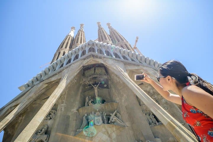 Barcelona Gaudí & Waterfront eBike Tour — 3-Hour Gothic Quarter to Barceloneta Highlights photo 6