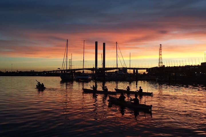 Sunset Kayak Dinner on the Yarra: Melbourne Skyline Paddle