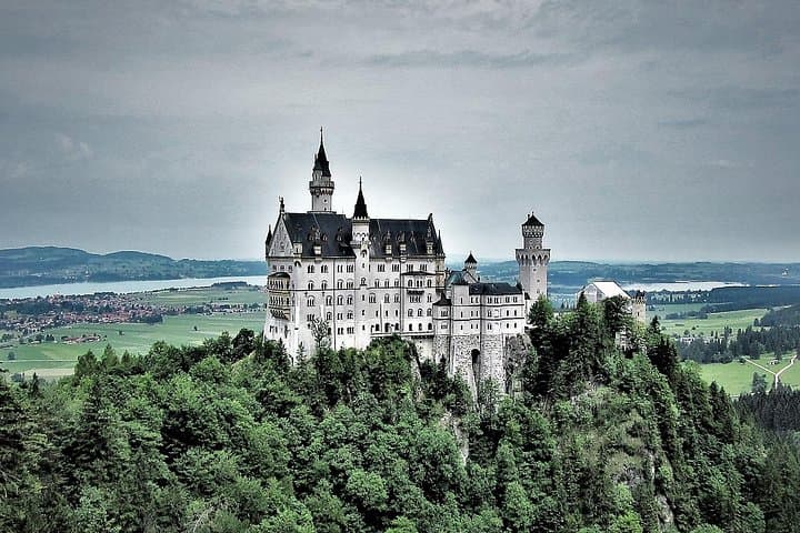 Private Fairytale Castles Tour from Füssen — Neuschwanstein, Linderhof & Oberammergau photo 1