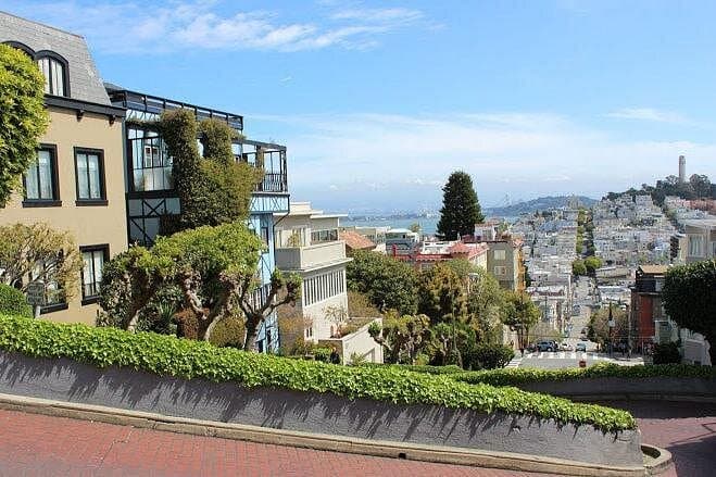 San Francisco Urban Hike: Coit Tower, Lombard Street & North Beach Steps Tour photo 1