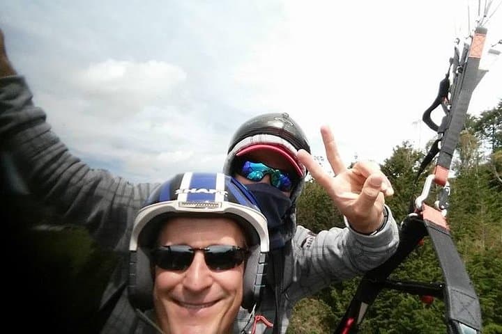Medellin City Tour with Paragliding and Local Food Tasting