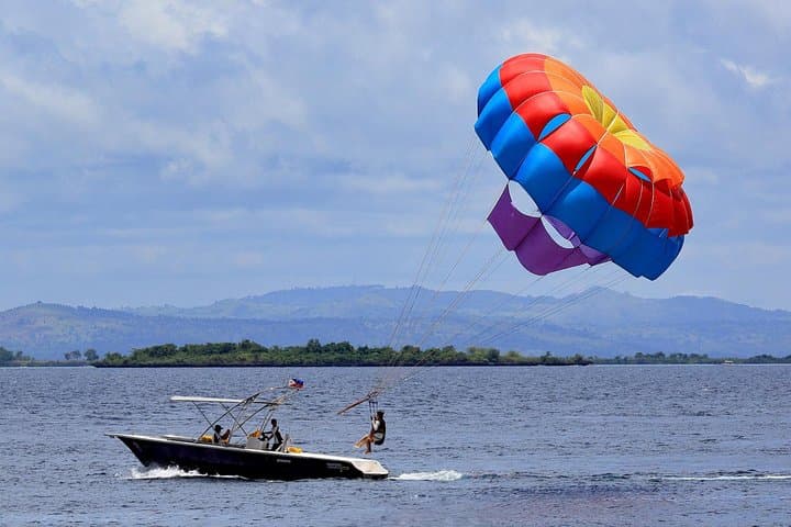Parasailing Over Mactan: 500-Foot Island and Sea Views photo 2