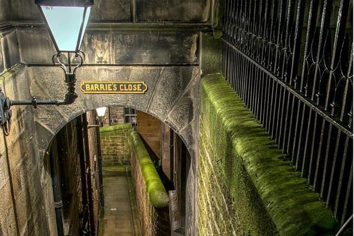 Edinburgh Nighttime Ghost Tour (Italian Guide) — 2-Hour Old Town Walk