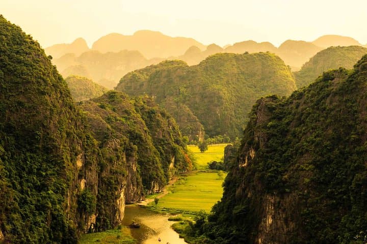 Ninh Binh 2-Day Luxury Tour: Tam Coc, Trang An, Mua Cave & Hoa Lu