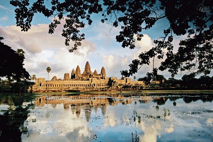 Hanoi to Halong to Siem Reap: 7-Day UNESCO Highlights Tour photo 2