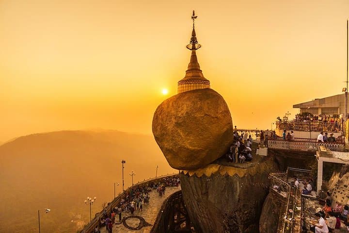 Kyaiktiyo (Golden Rock) 2-Day Tour from Yangon: Kyaikhtiyo Pagoda Experience