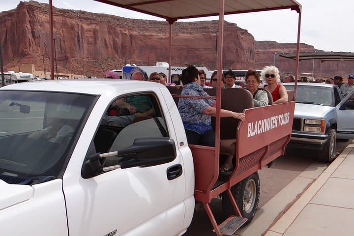 Monument Valley 1.5-Hour Navajo Guided Vehicle Tour — Mitten View & John Ford Point