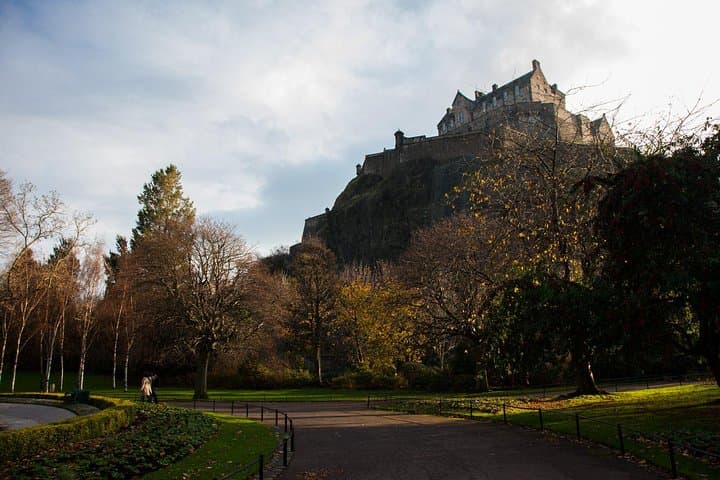 Drive Edinburgh’s Icons: Private Half-Day City Centre Tour