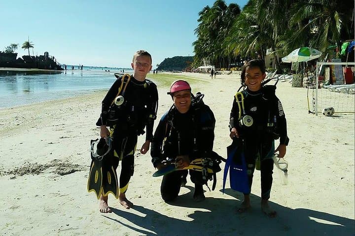 Kids Discover Scuba Diving in Boracay — PADI Intro Dives off White Beach photo 2