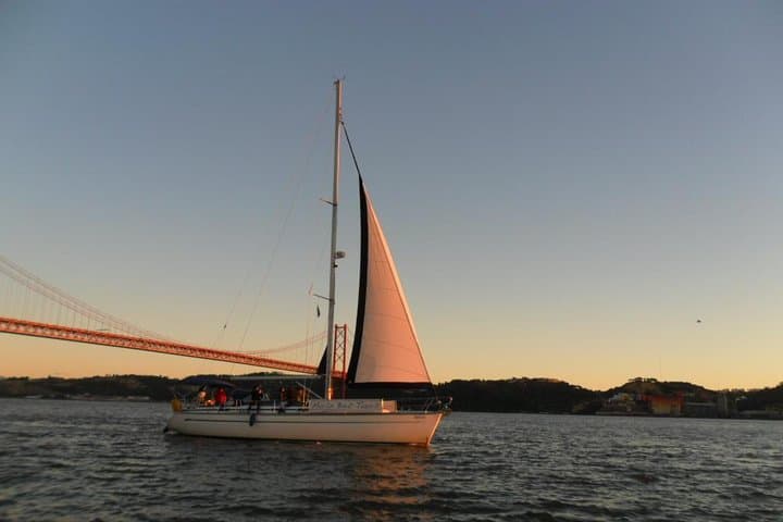 Sunset Sail on the Tagus: Private Lisbon Cruise with Drinks photo 2