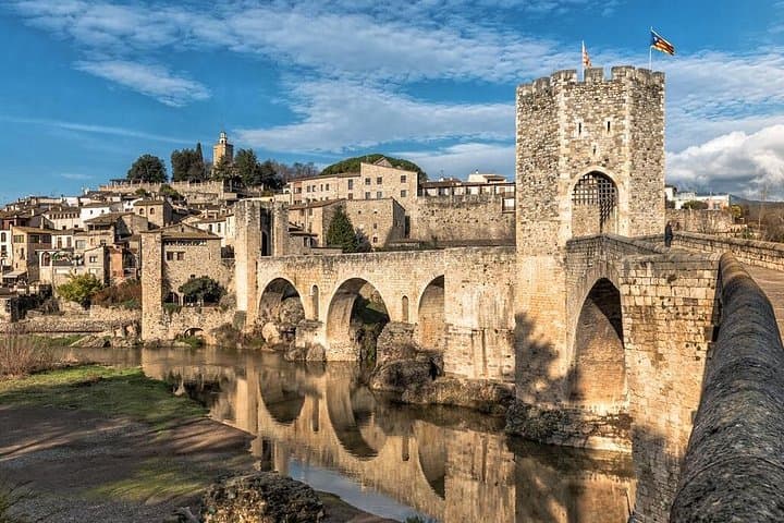 Hike La Garrotxa Volcanic Zone & Medieval Villages — Besalú, Castellfollit & Fageda d'en Jordà