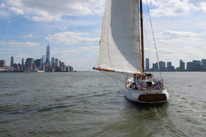 NYC Fall Foliage Sail: Hudson River Views & Palisades Cliffs photo 2