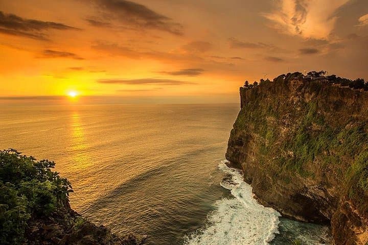 Private Bali South Coast Beaches, Uluwatu Temple & Jimbaran Seafood Dinner photo 1