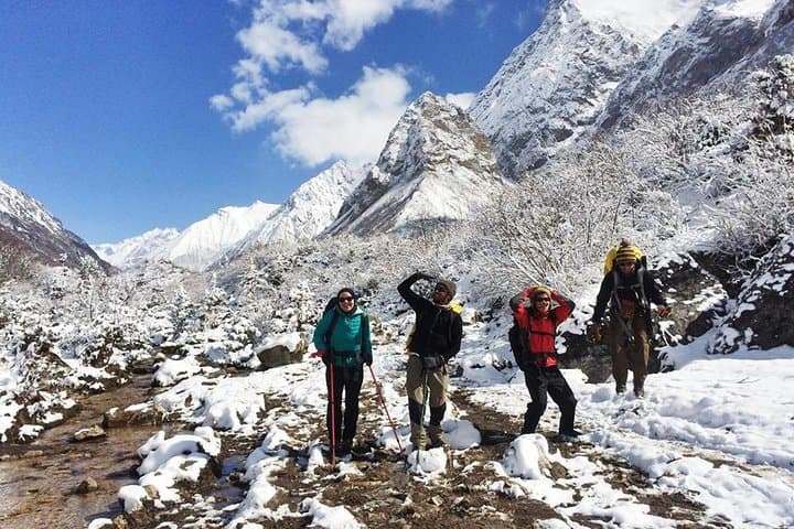 Manaslu Circuit Trek: 16-Day High-Altitude Passage over Larkya La
