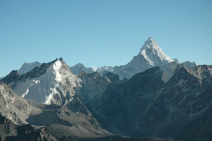 Everest Base Camp & Gokyo Lake Trek: 17-Day High-Altitude Journey