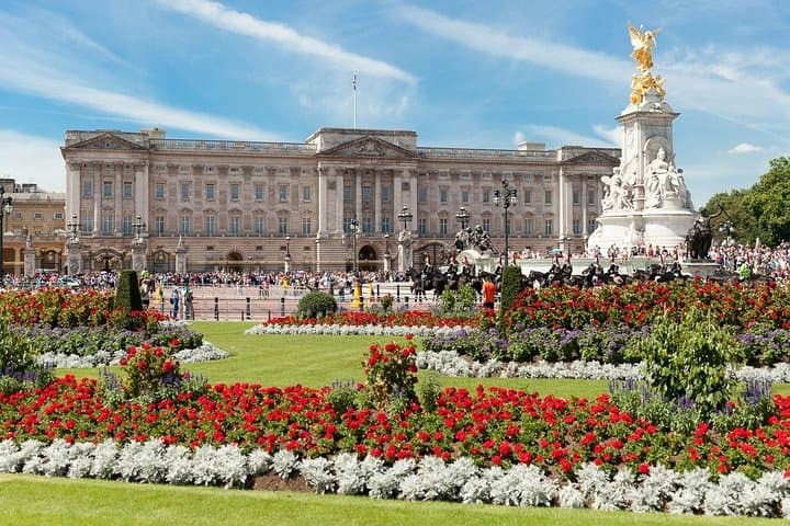 Buckingham Palace Tour & Changing of the Guard: Insider Guide to London's Royal Pageantry photo 5