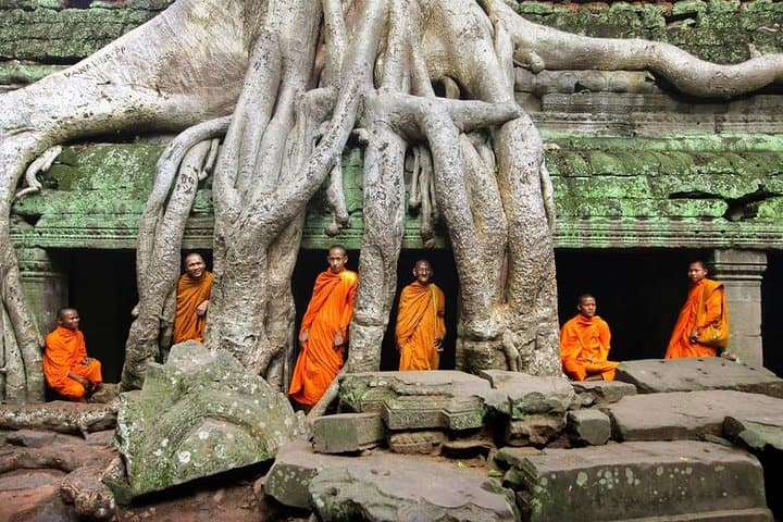 Angkor Wat Full-Day Temples Tour with Angkor Pass & Lunch