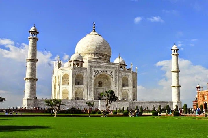 Taj Mahal Sunrise Tour from Delhi: Early-Morning Visit to Agra Fort and the Mausoleum