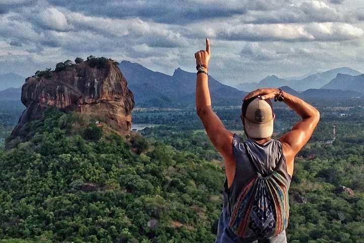 Pidurangala Rock Day Hike from Negombo: Climb, Cave Temple & Local Lunch