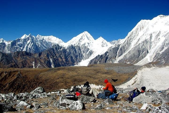 Manaslu Circuit Trek: 12–14 Day High‑Altitude Journey over Larkya La photo 2