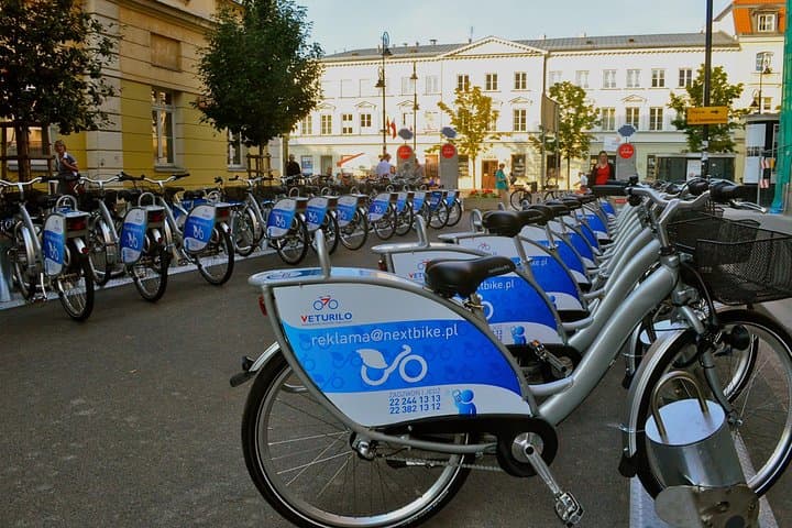 4-Hour Warsaw Bike Tour: Royal Route, Old Town & Vistula Views