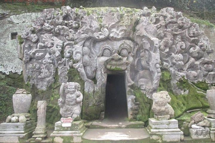 Ubud Cultural Circuit: Barong Dance, Tegenungan Waterfall & Goa Gajah in a Day photo 2