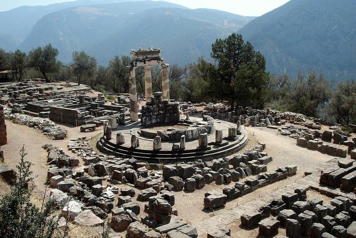 Private 2-Day Trip from Athens to Delphi, Galaxidi & Hosios Loukas Monastery photo 3