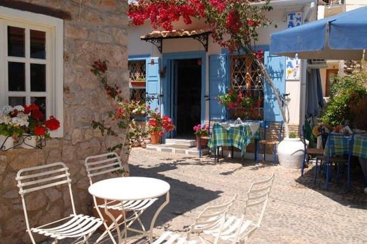 Private 2-Day Trip from Athens to Delphi, Galaxidi & Hosios Loukas Monastery