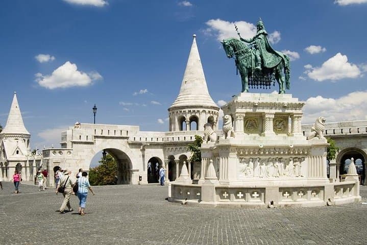 Vienna to Budapest: Private Day Trip to Gellért, Castle District & Thermal Baths photo 2