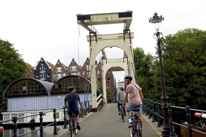 Amsterdam Hidden-Spot Bike Tour: Graffiti, Canals & Magnet Fishing photo 4