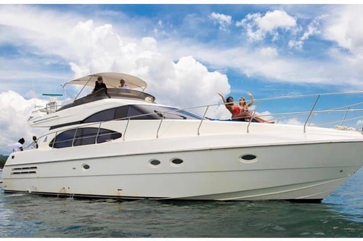 Negril VIP Yacht Cruise: 7-Mile Beach Snorkel & Rick's Cafe Sunset