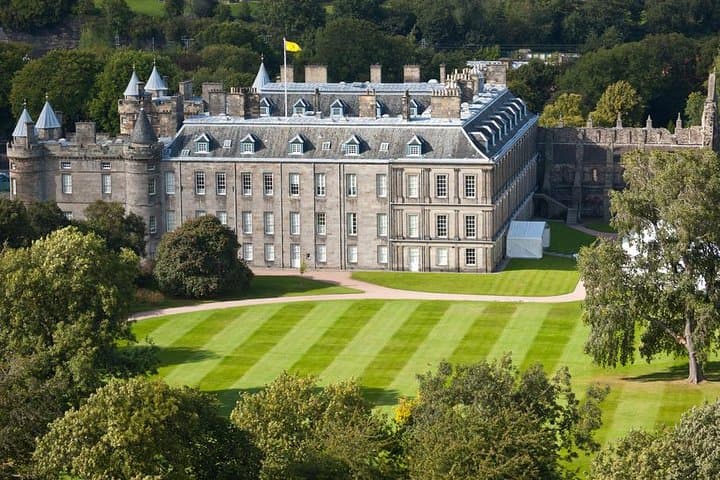 Explore Edinburgh with the Royal Edinburgh Ticket: 48-Hour Hop-On Hop-Off and Castle Entry photo 3