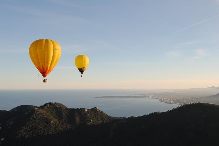 Private Hot Air Balloon Ride over Cala Millor, Mallorca — Champagne & Tapas